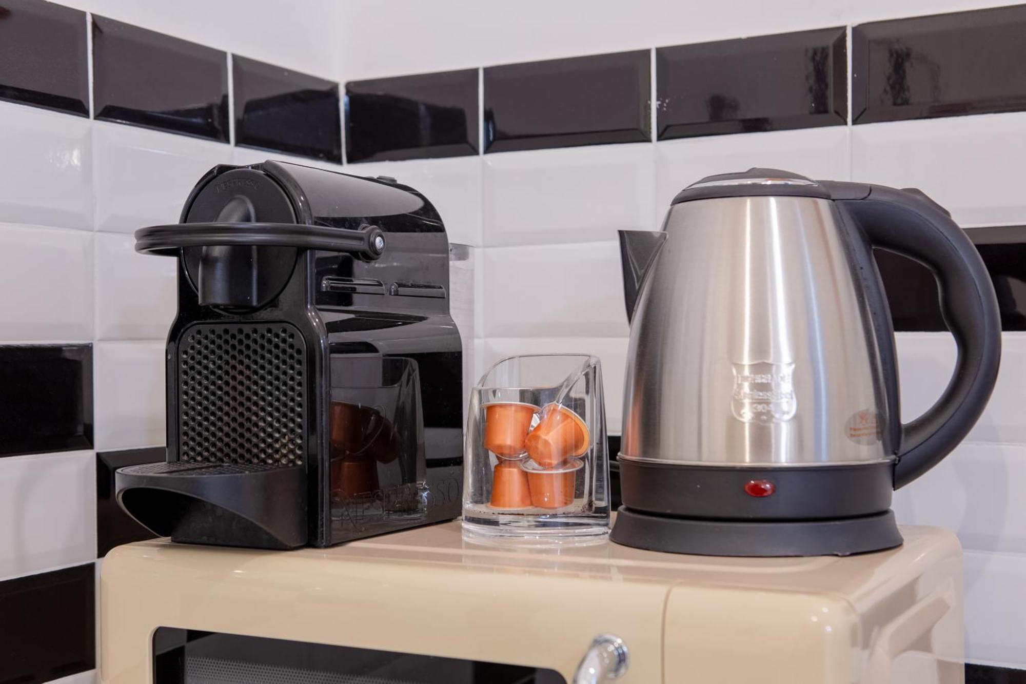 Stanza Comoda E Silenziosa Con Bagno Privato E Area Lavoro E Relax Rum i privatbostad *