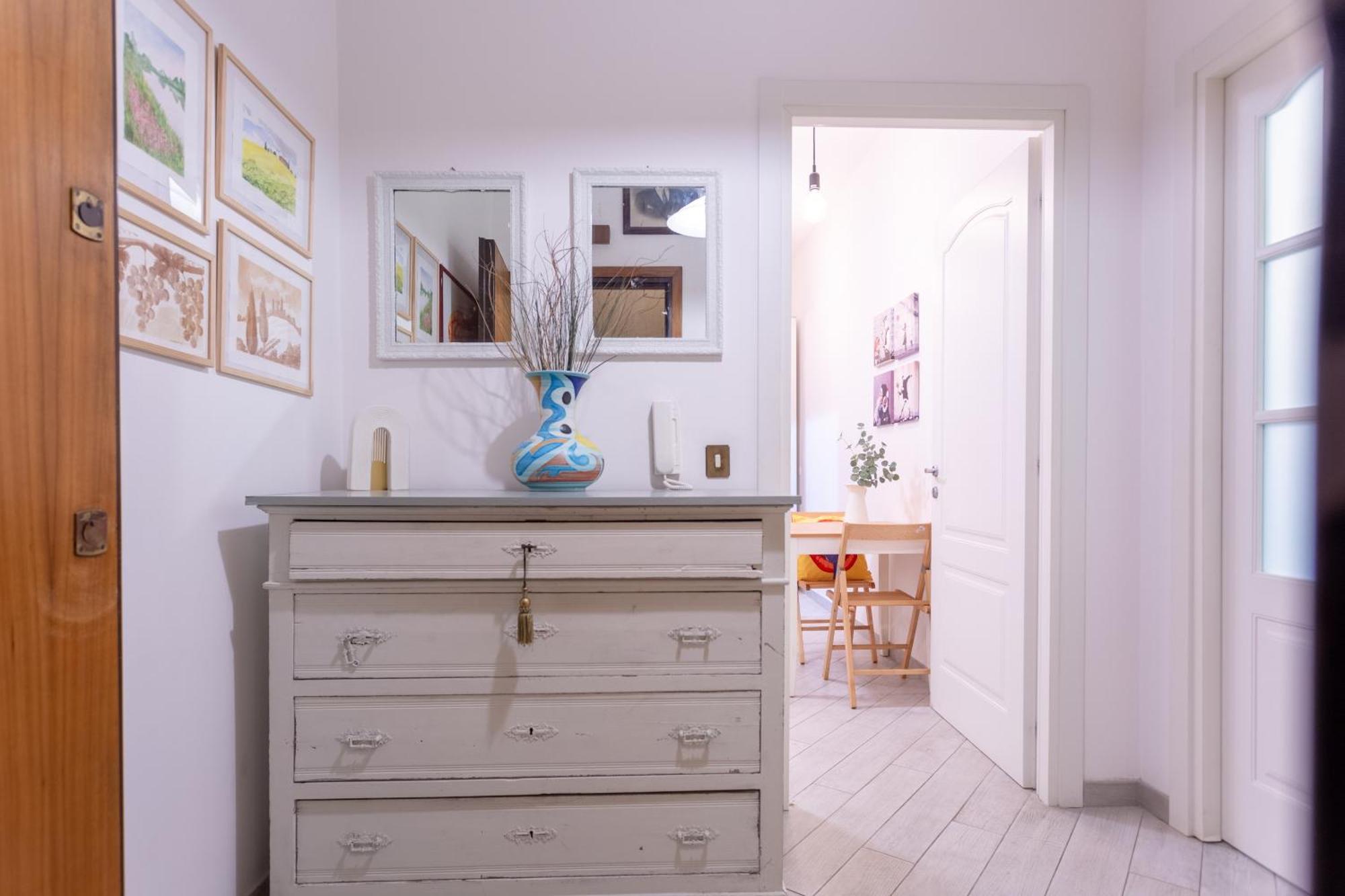 Stanza Comoda E Silenziosa Con Bagno Privato E Area Lavoro E Relax Rum i privatbostad