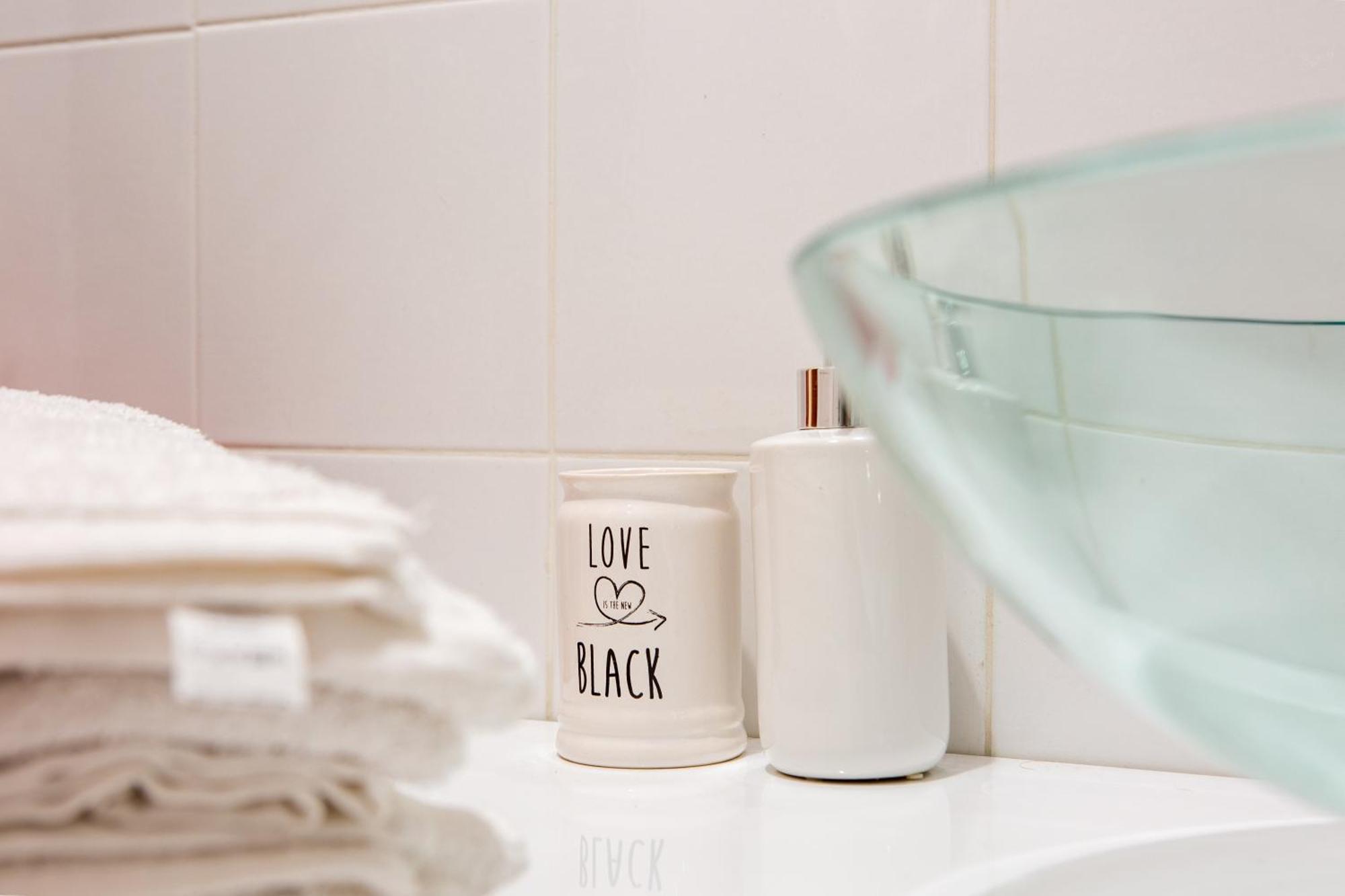 Stanza Comoda E Silenziosa Con Bagno Privato E Area Lavoro E Relax Privatunterkunft Rom